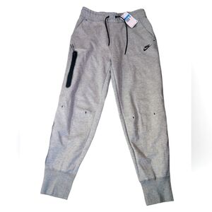 New women's Nike sz M standard fit high rise gray joggers